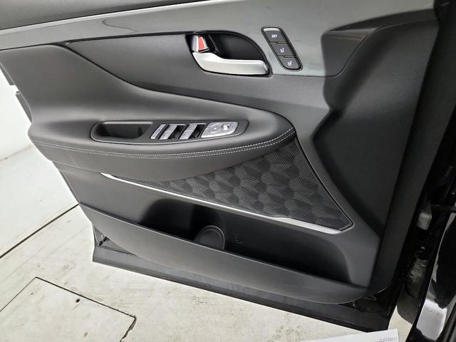 Photo of 2023 Black Hyundai SANTA FE