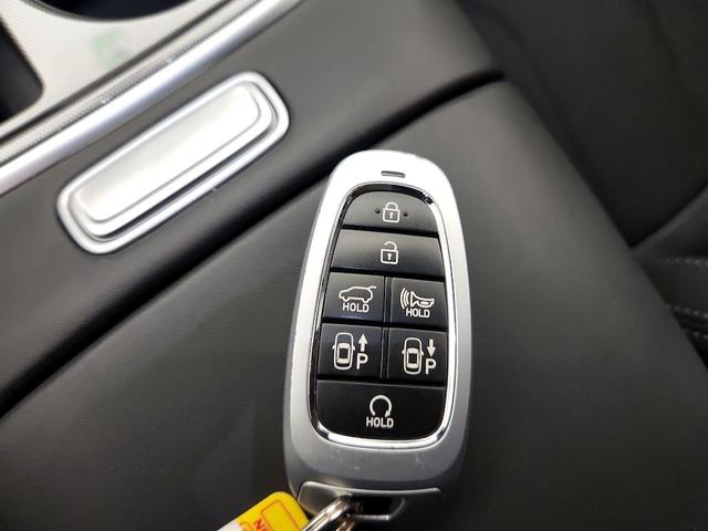 Photo of 2023 Black Hyundai SANTA FE