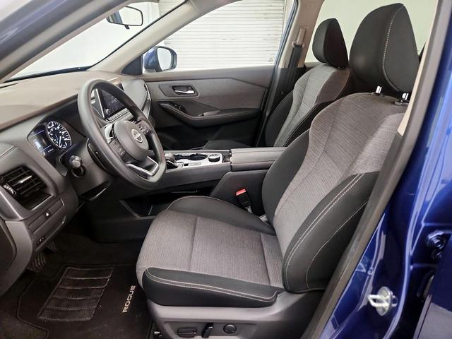 Photo of 2022 Blue Nissan Rogue