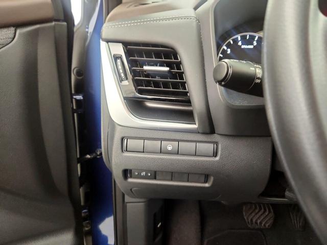 Photo of 2022 Blue Nissan Rogue