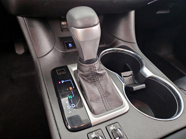 Photo of 2019 White Toyota Highlander