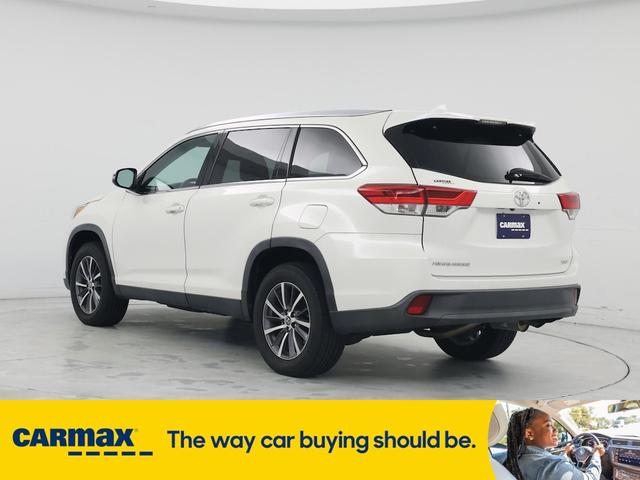 Photo of 2019 White Toyota Highlander