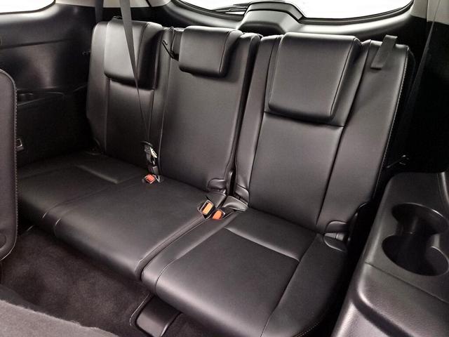 Photo of 2019 White Toyota Highlander