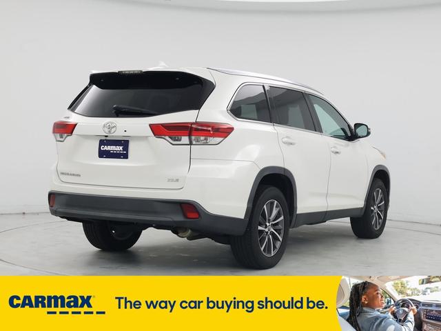 Photo of 2019 White Toyota Highlander