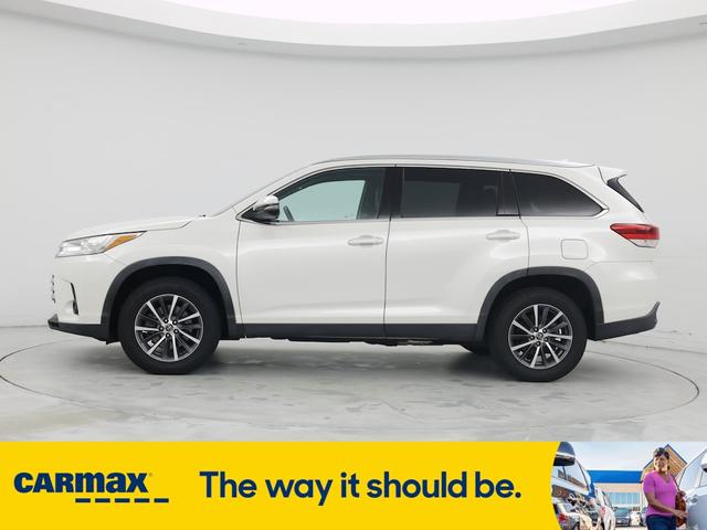 Photo of 2019 White Toyota Highlander