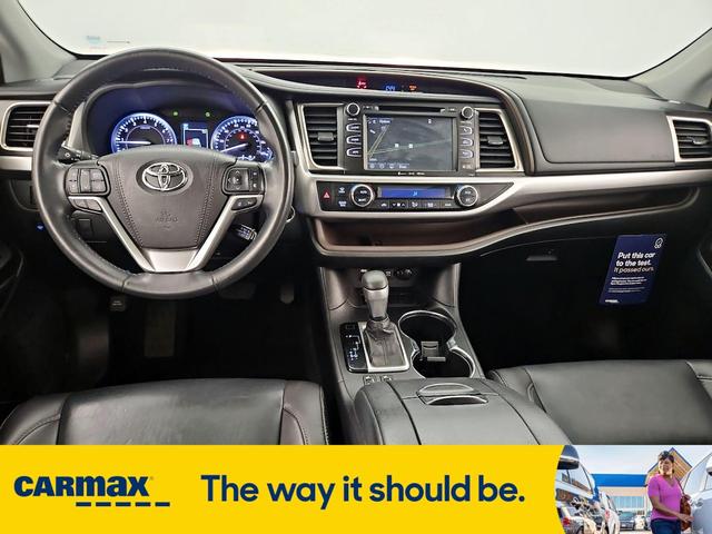 Photo of 2019 White Toyota Highlander