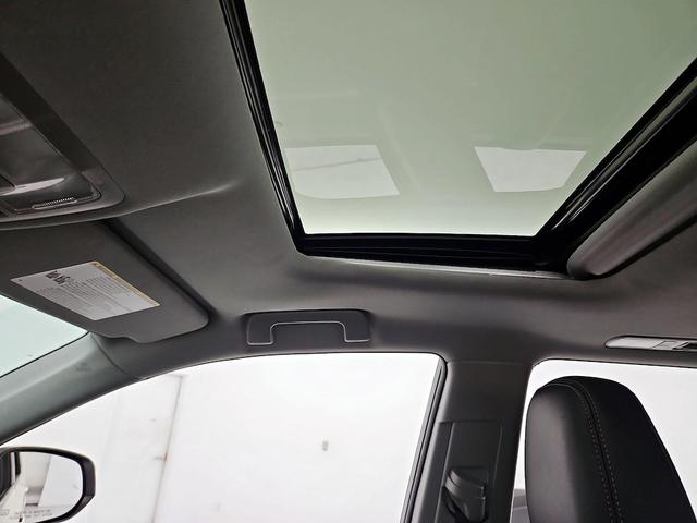 Photo of 2019 White Toyota Highlander