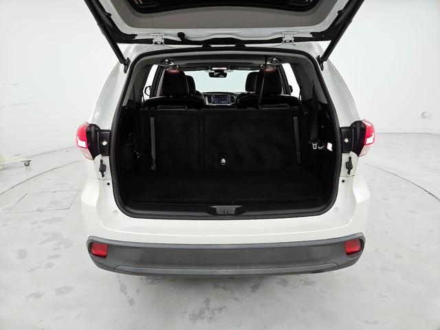 Photo of 2019 White Toyota Highlander