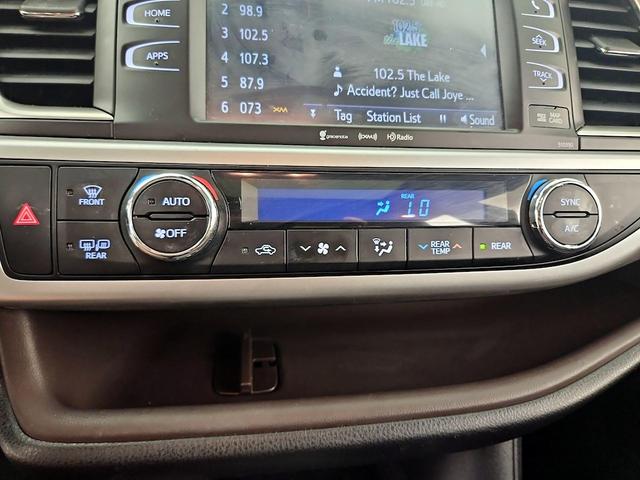 Photo of 2019 White Toyota Highlander