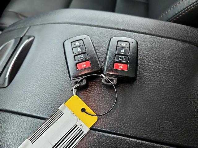 Photo of 2019 White Toyota Highlander