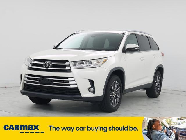 Photo of 2019 White Toyota Highlander