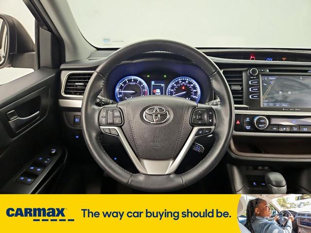 Photo of 2019 White Toyota Highlander