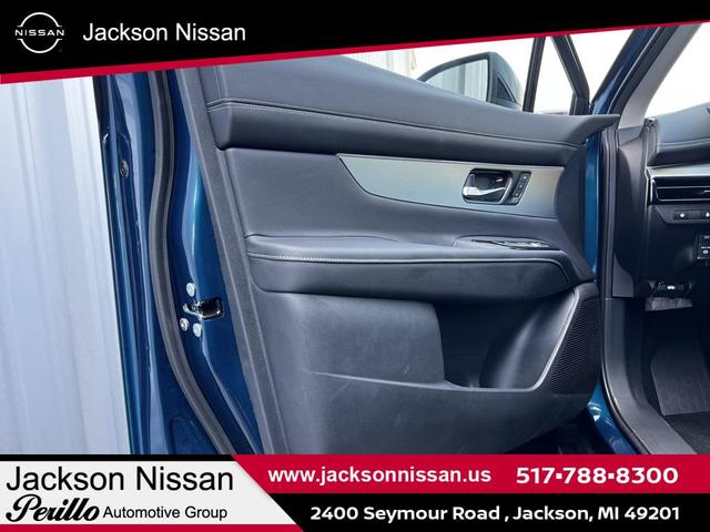 Photo of 2025 Aurora Blue Pearl Metallic/Super Black Nissan Murano