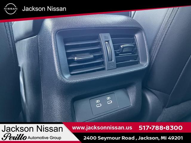 Photo of 2025 Aurora Blue Pearl Metallic/Super Black Nissan Murano