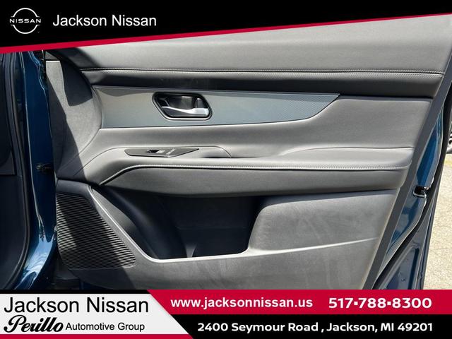 Photo of 2025 Aurora Blue Pearl Metallic/Super Black Nissan Murano