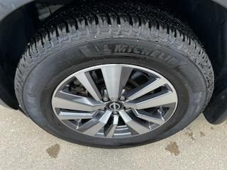 Photo of 2022 Pearl White Tricoat Nissan Pathfinder