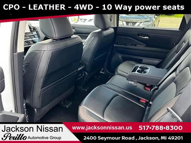 Photo of 2022 Pearl White Tricoat Nissan Pathfinder