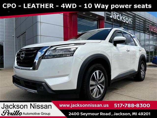 Photo of 2022 Pearl White Tricoat Nissan Pathfinder