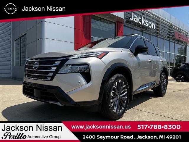 Photo of 2025 Champagne Silver Metallic/Super Black Nissan Rogue