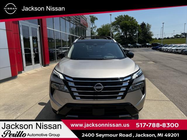 Photo of 2025 Champagne Silver Metallic/Super Black Nissan Rogue