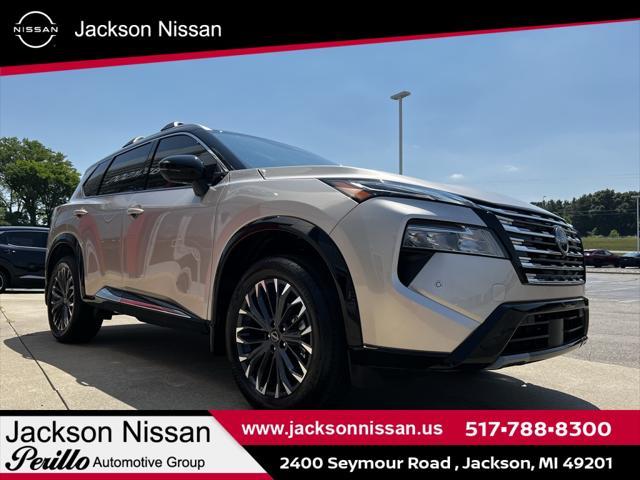 Photo of 2025 Champagne Silver Metallic/Super Black Nissan Rogue