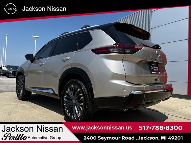 Photo of 2025 Champagne Silver Metallic/Super Black Nissan Rogue