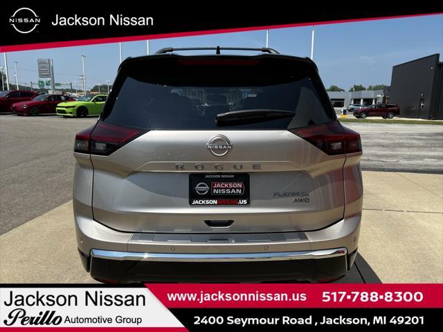 Photo of 2025 Champagne Silver Metallic/Super Black Nissan Rogue