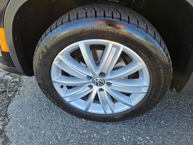 Photo of 2013 Deep Black Metallic Volkswagen Tiguan