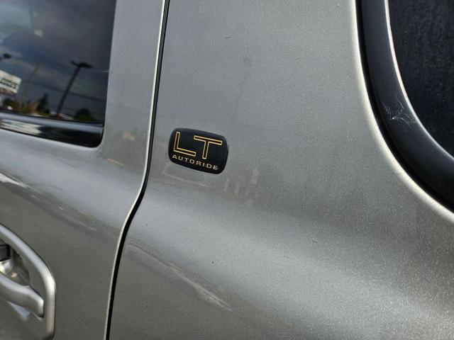 Photo of 2002 Redfire Metallic Chevrolet Suburban