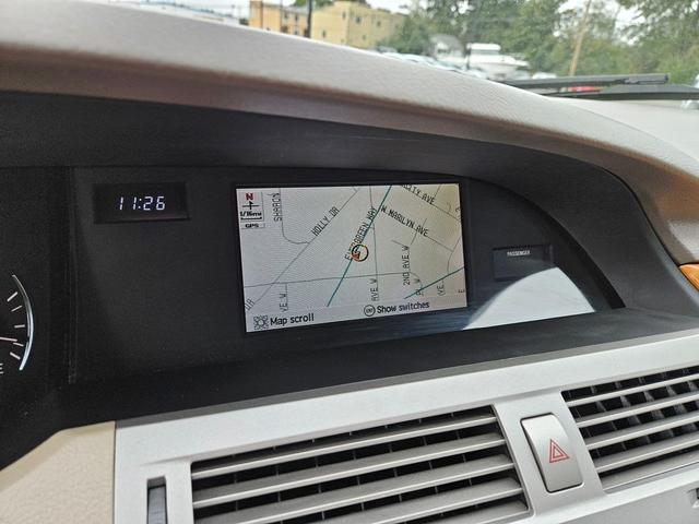 Photo of 2006 Titanium Metallic Toyota Avalon