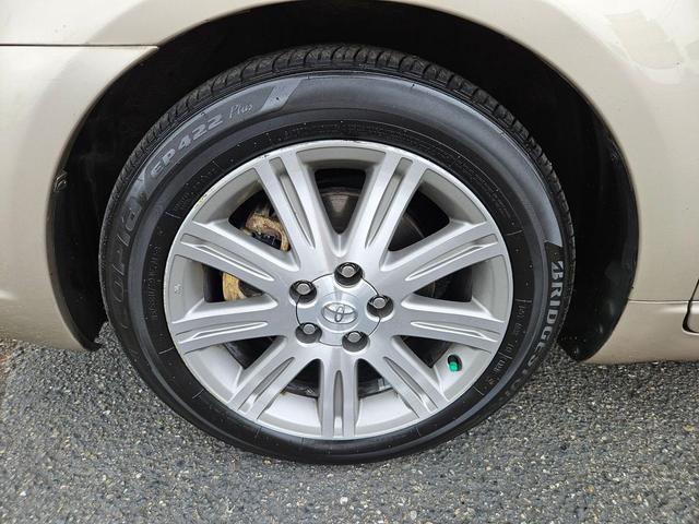 Photo of 2006 Titanium Metallic Toyota Avalon