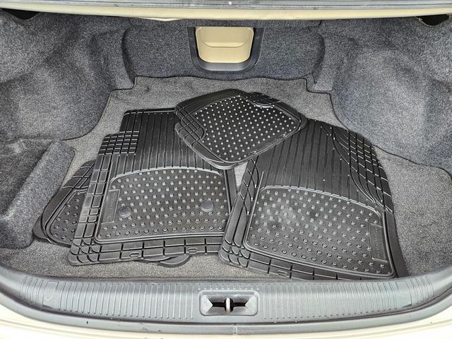 Photo of 2006 Titanium Metallic Toyota Avalon