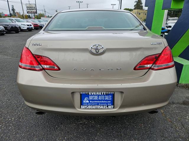 Photo of 2006 Titanium Metallic Toyota Avalon