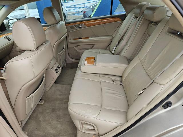 Photo of 2006 Titanium Metallic Toyota Avalon