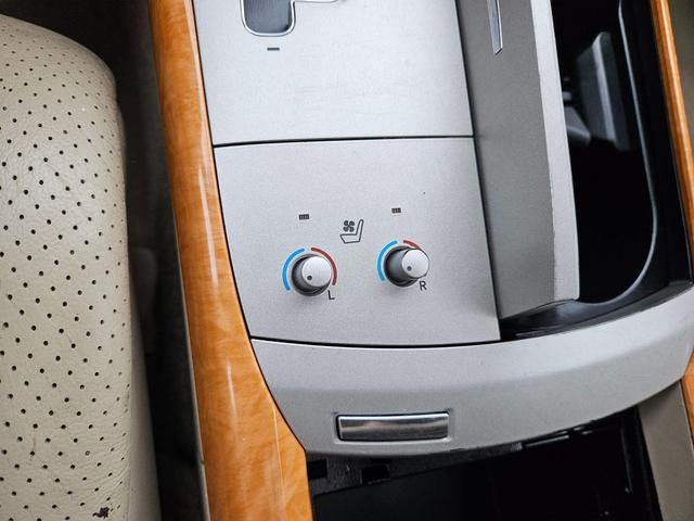 Photo of 2006 Titanium Metallic Toyota Avalon