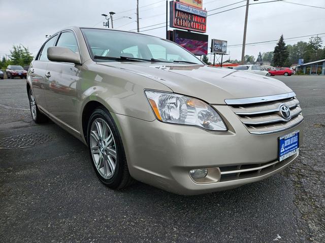 Photo of 2006 Titanium Metallic Toyota Avalon