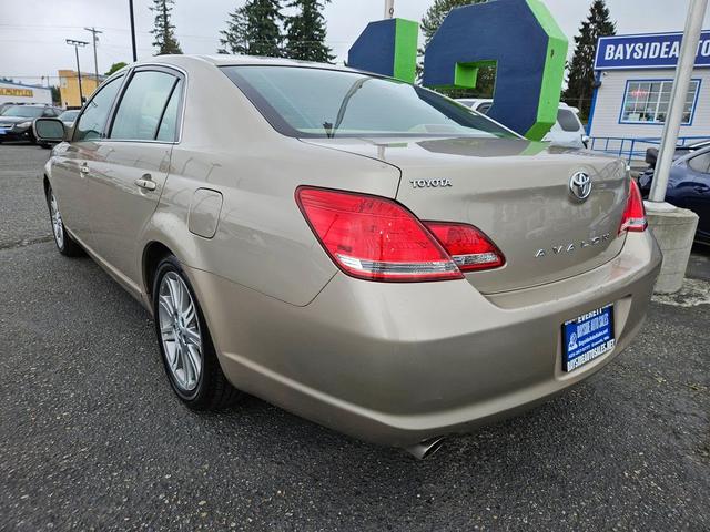 Photo of 2006 Titanium Metallic Toyota Avalon