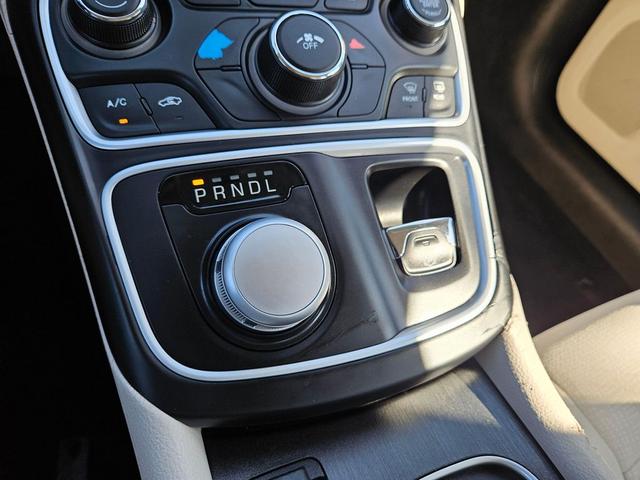 Photo of 2016 Vivid Blue Pearlcoat Chrysler 200