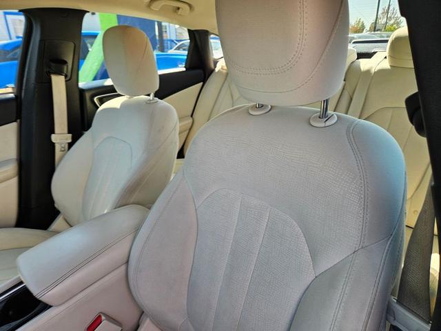 Photo of 2016 Vivid Blue Pearlcoat Chrysler 200