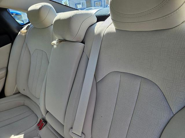 Photo of 2016 Vivid Blue Pearlcoat Chrysler 200