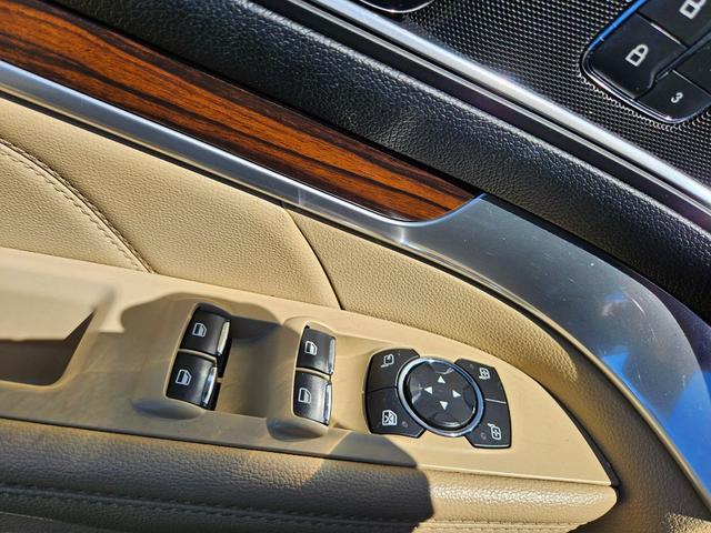 Photo of 2016 Bronze Fire Metallic Tinted Clearcoat Ford Explorer