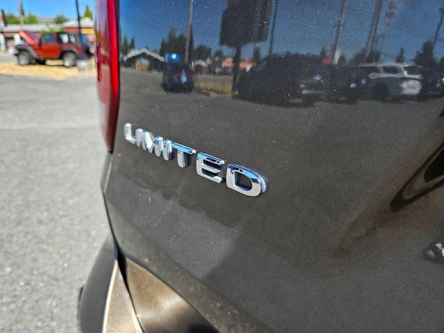 Photo of 2016 Bronze Fire Metallic Tinted Clearcoat Ford Explorer
