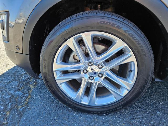 Photo of 2016 Bronze Fire Metallic Tinted Clearcoat Ford Explorer