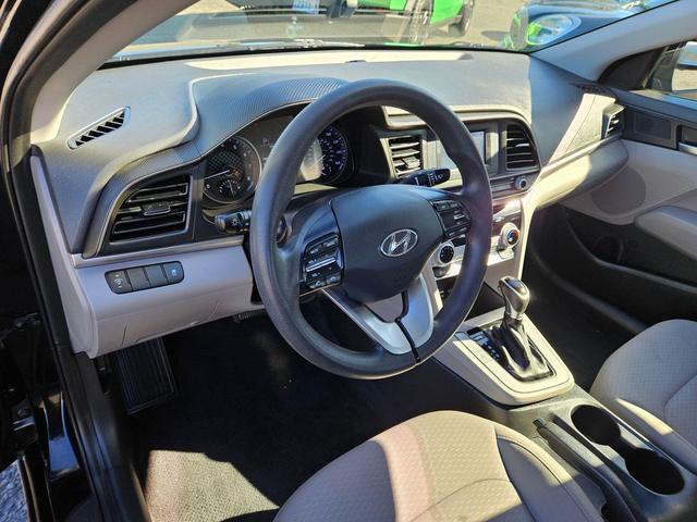 Photo of 2019 Phantom Black Hyundai ELANTRA