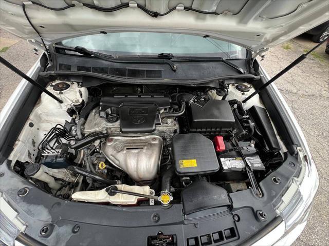 Photo of 2014 Super White Toyota Camry