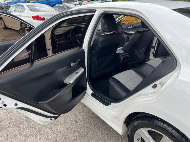 Photo of 2014 Super White Toyota Camry
