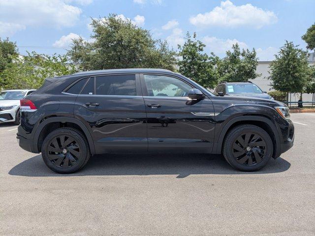 Photo of 2025 Deep Black Pearl Effect Volkswagen Atlas Cross Sport
