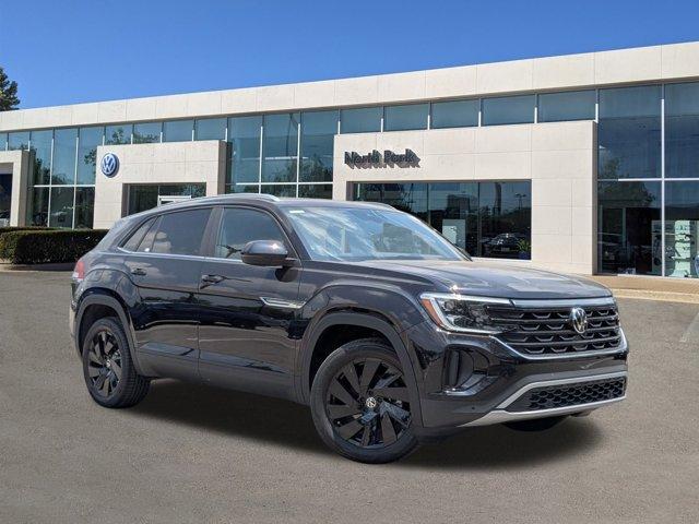Photo of 2025 Deep Black Pearl Effect Volkswagen Atlas Cross Sport