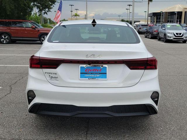 Photo of 2024 Snow White Pearl Kia Forte