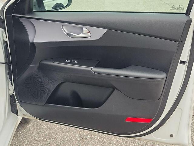 Photo of 2024 Snow White Pearl Kia Forte